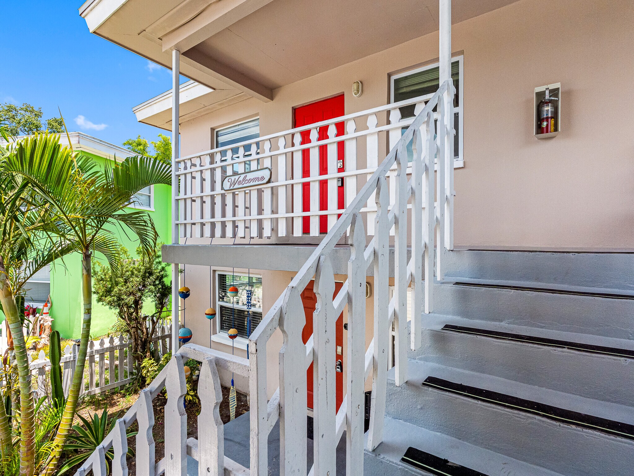 Nice neighbours - 311 Avanda Ct