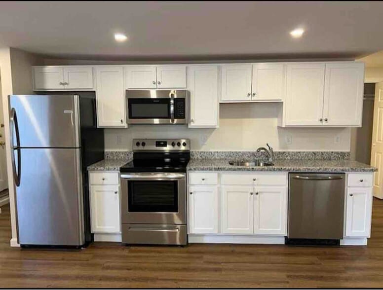 Building Photo - 72 3rd St