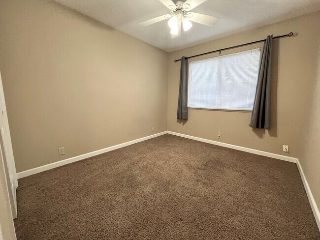 Building Photo - Beautiful 3 bedroom home in great location!