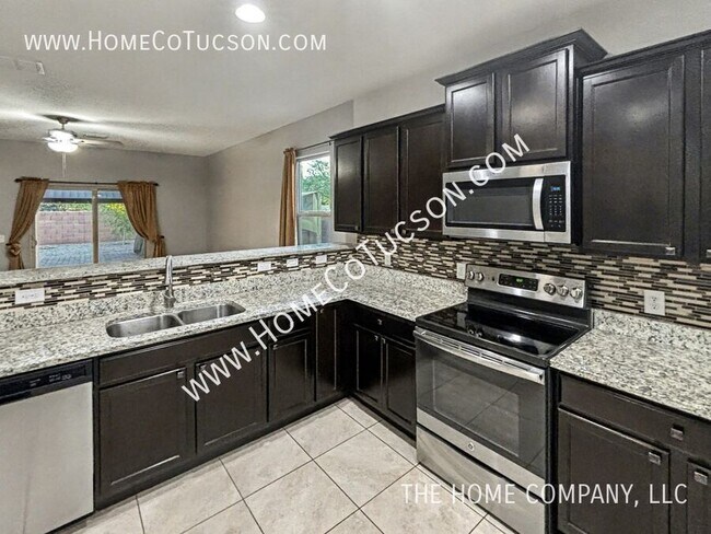 Building Photo - 11675 W Vanderbilt Farms Way