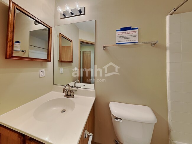 Building Photo - 1817 Grandview Pl