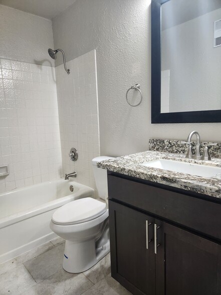 Building Photo - 3525 Lebon Dr