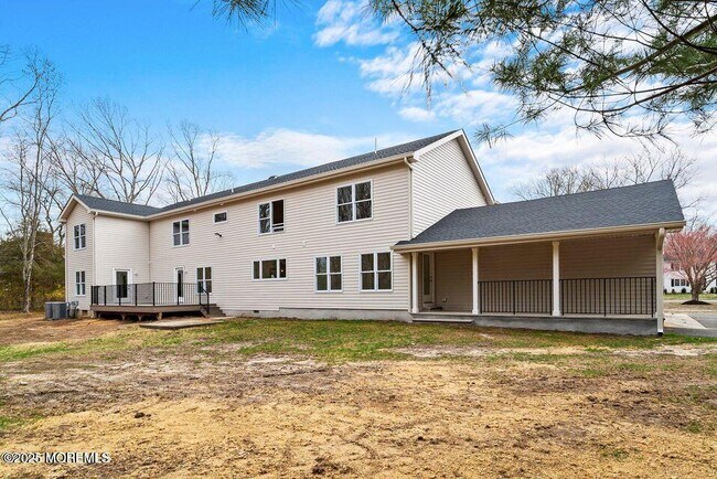 Building Photo - 527 Woodview Rd