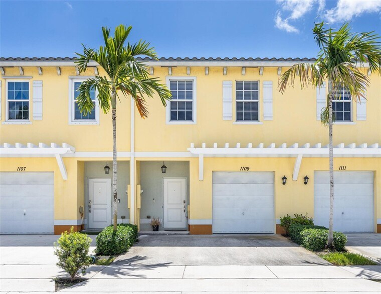 Building Photo - 1109 NW 40th Ter