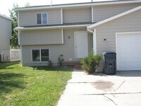 Building Photo - 4 Bedroom, 2 Bathroom Duplex - Pet Friendly