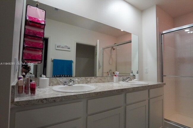 Building Photo - 10770 SW Vasari Way