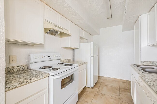 Building Photo - 6633 W Airport Blvd