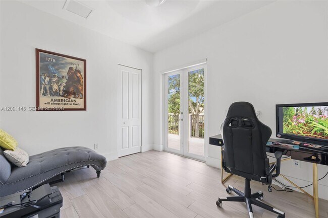 Building Photo - 14831 SW 93rd Ct