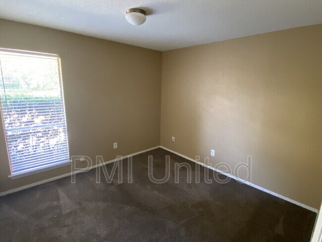 Building Photo - 3402 Hastings Dr