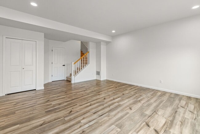 Building Photo - Immediately available 4-bedroom 3.5 bath