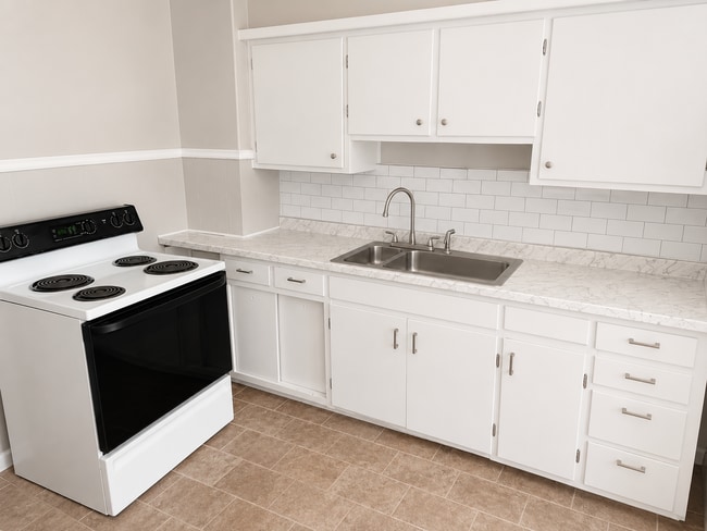 Building Photo - Cute Two Bedroom Home