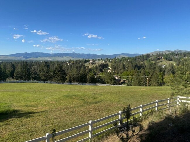 Building Photo - Very Large Ranch Style on South Hills
