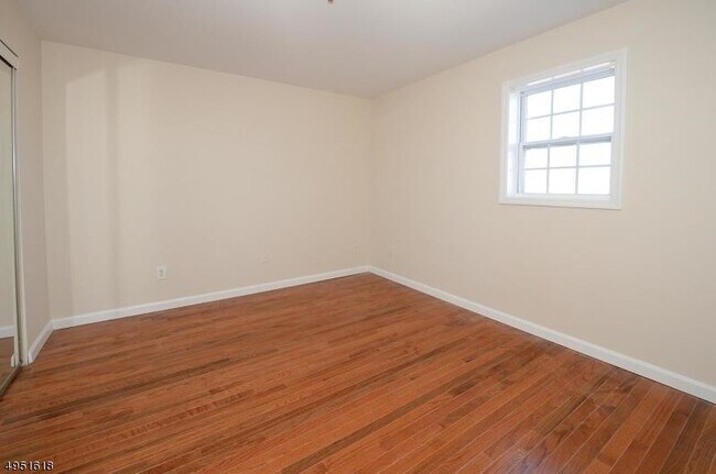 Building Photo - 318 54th St