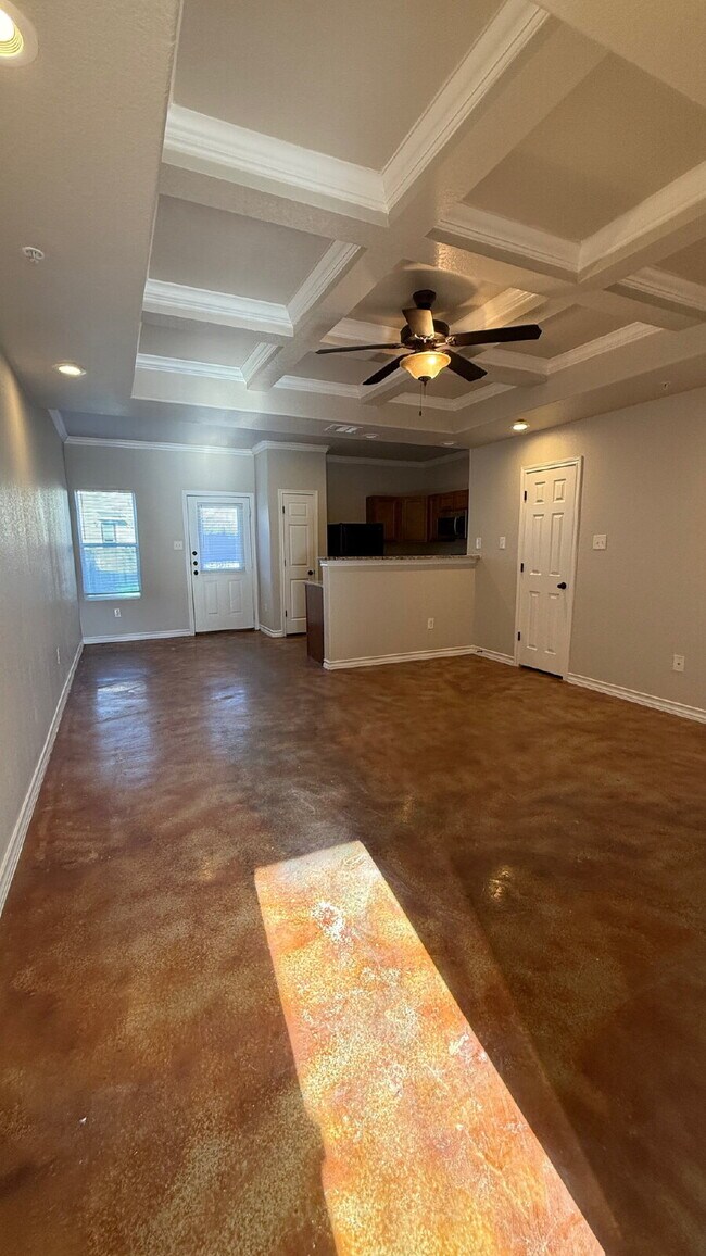 Building Photo - Spacious 3 Bed / 2.5 Bath Townhome in Quiet North Side Community