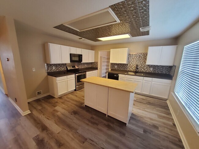 Building Photo - 14819 Mountainside Ridge