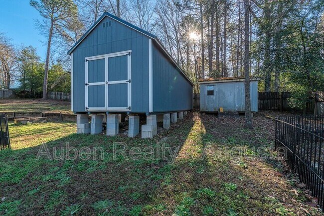 Building Photo - 250 Brooks Dr