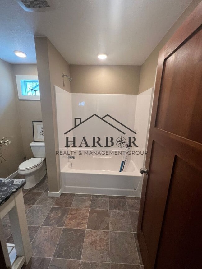 Building Photo - 807 1st Dr NW