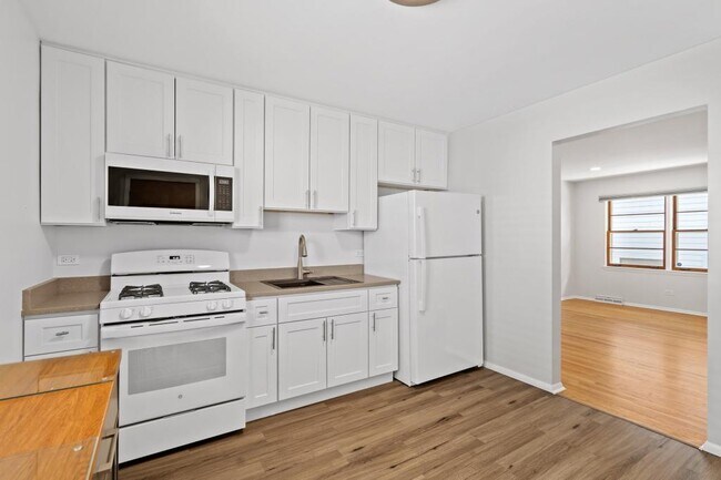 Building Photo - 4923 Prospect Ave