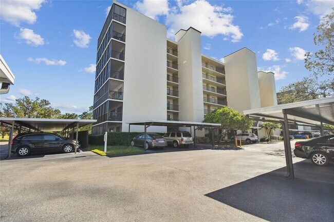 Building Photo - 2700 Cove Cay Dr