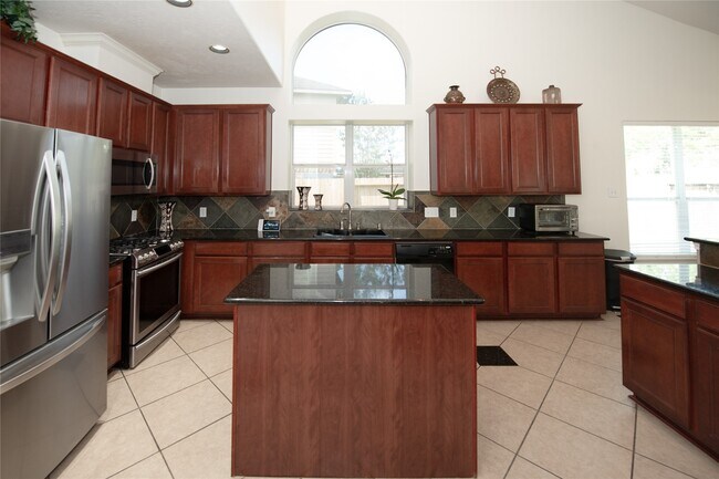 Building Photo - 1914 Lakeside Xing