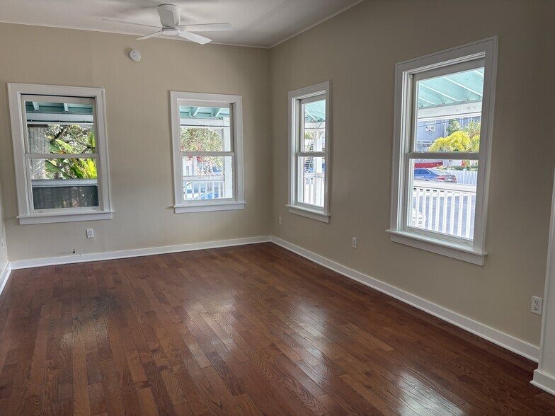 Primary bedroom - 1017 White St