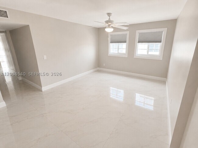 Building Photo - 4122 Collins Ave