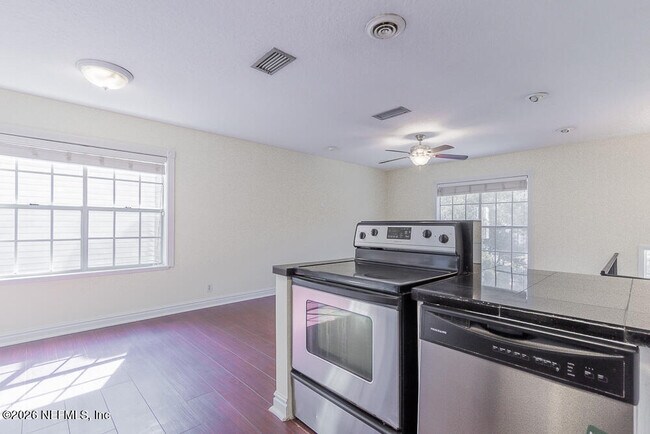 Building Photo - 1205 16th St N