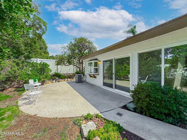 Building Photo - 360 N Greenmeadow Ave