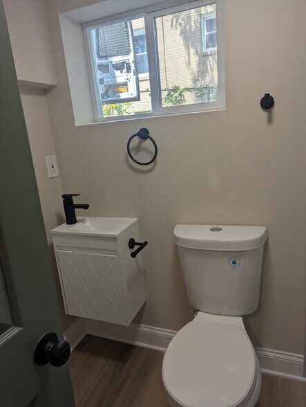 Bathroom - 6504 Hansford St