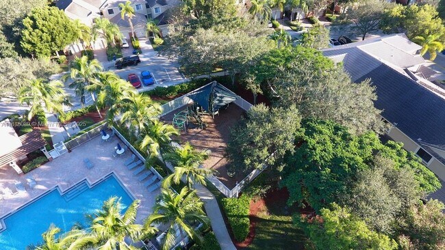 Building Photo - 3899 Tree Top Dr