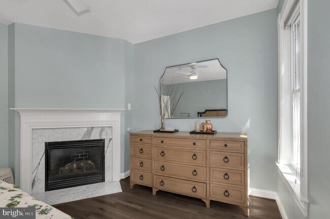 Building Photo - 117 15th St SE