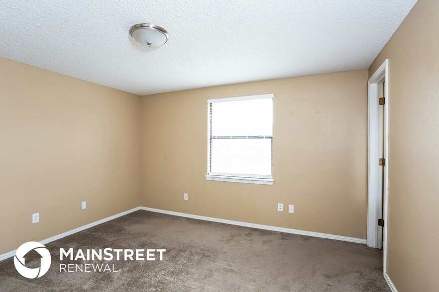 Building Photo - 3216 SW 95th St