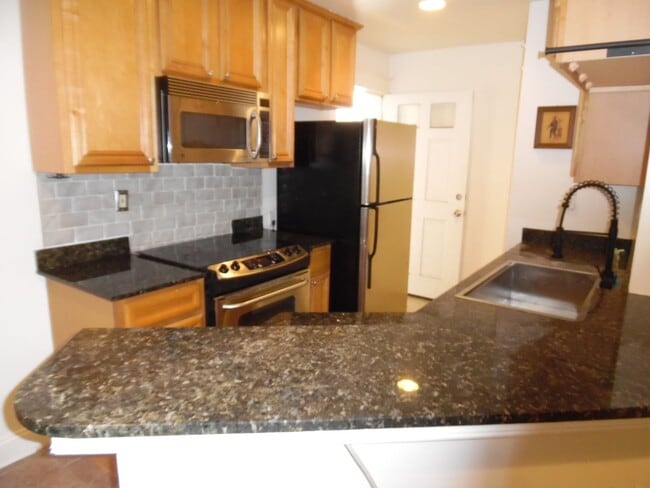 Building Photo - 1 BEDROOM, 1 BATH CONDO IN NEW ORLEANS