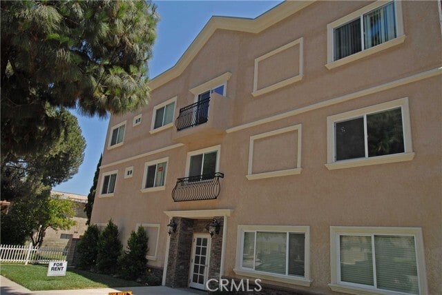 Building Photo - 17330 Chatsworth St