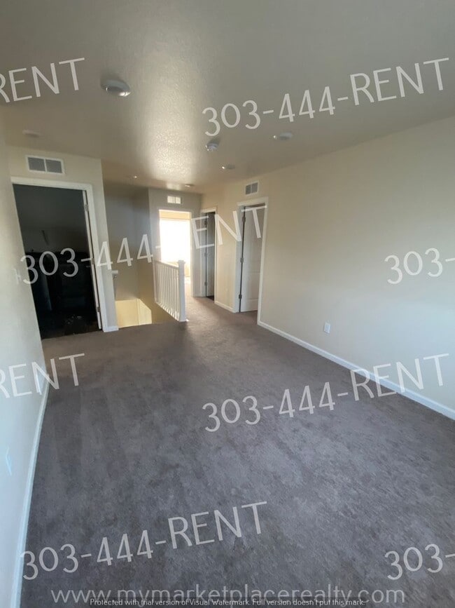 Building Photo - Beautiful & Desirable Golf Course Community!