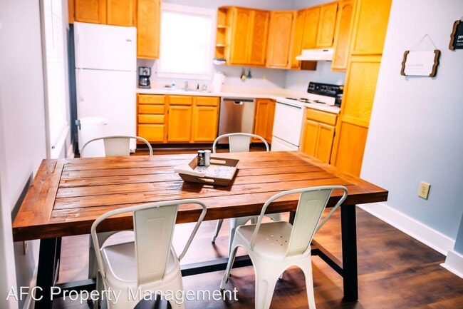 Building Photo - 3 br, 2 bath House - 447 N 24th St.