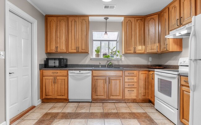 Building Photo - 3 Bedroom Ranch