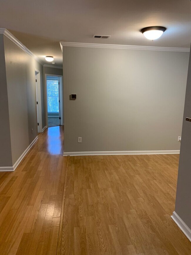 Building Photo - 2308