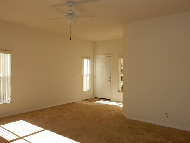 Building Photo - Nice 4/2 Two-Story Home in Seminole County...