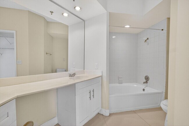 Building Photo - 3255 NE 184th St