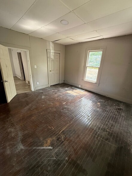Building Photo - 1344 E Condit St