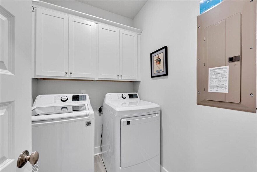 Building Photo - 804 Kings Oak Ct