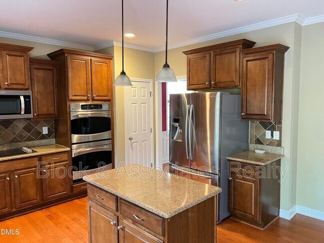 Building Photo - 936 Bentbury Way