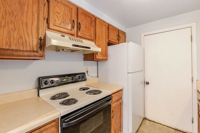 Building Photo - $1363 | 2BR/1BA Duplex | Cozy Home Near Be...