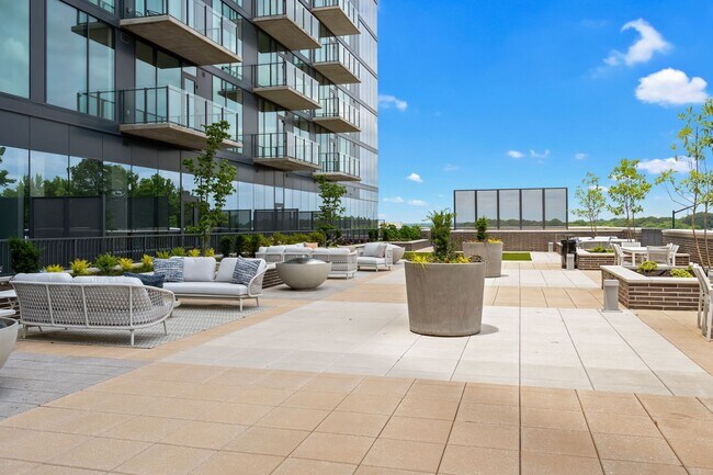 Building Photo - Premier Penthouse Suite at Seven 88 West Midtown-