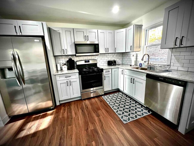 Building Photo - 1594 Main St