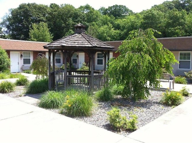 Building Photo - Ledgeview Apartments