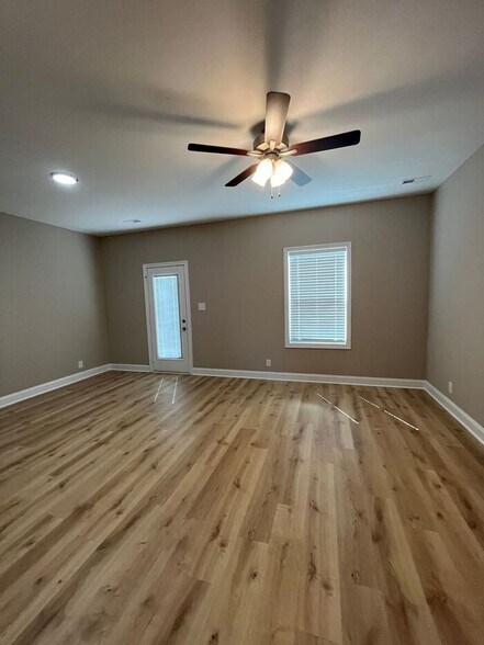 Building Photo - 3385 Polly Dr