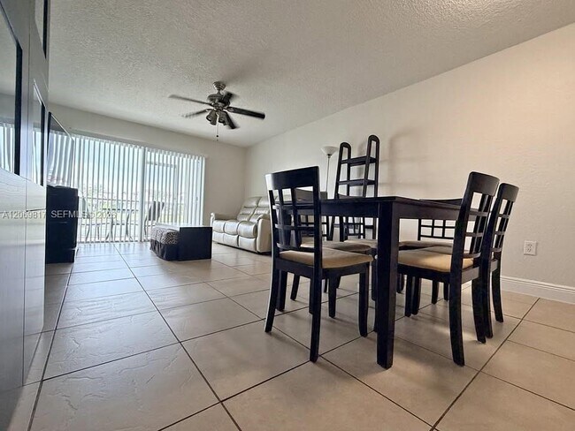 Building Photo - 721 SW 113th Way