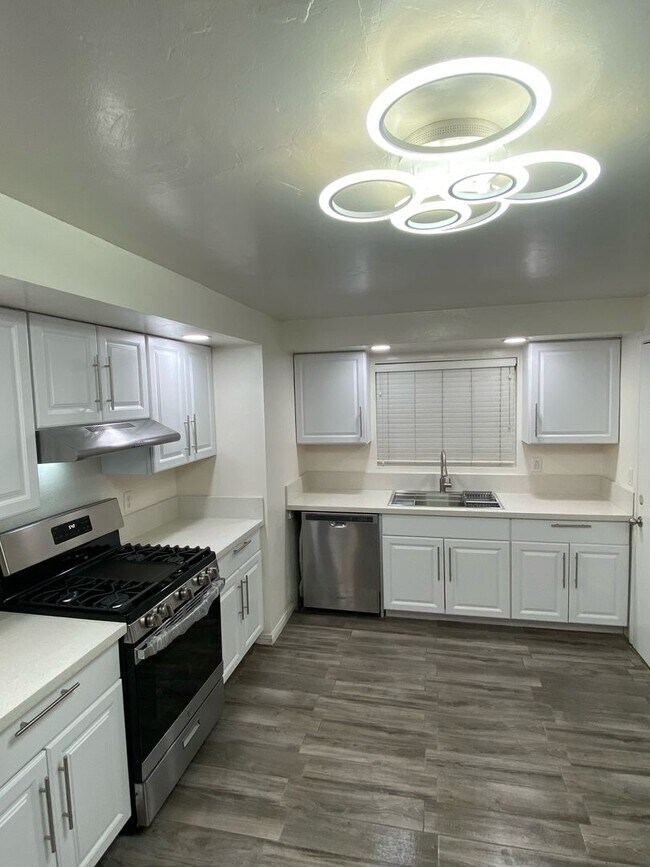 Building Photo - Updated 5 bedroom 3 bathroom house w/ HUGE YARD